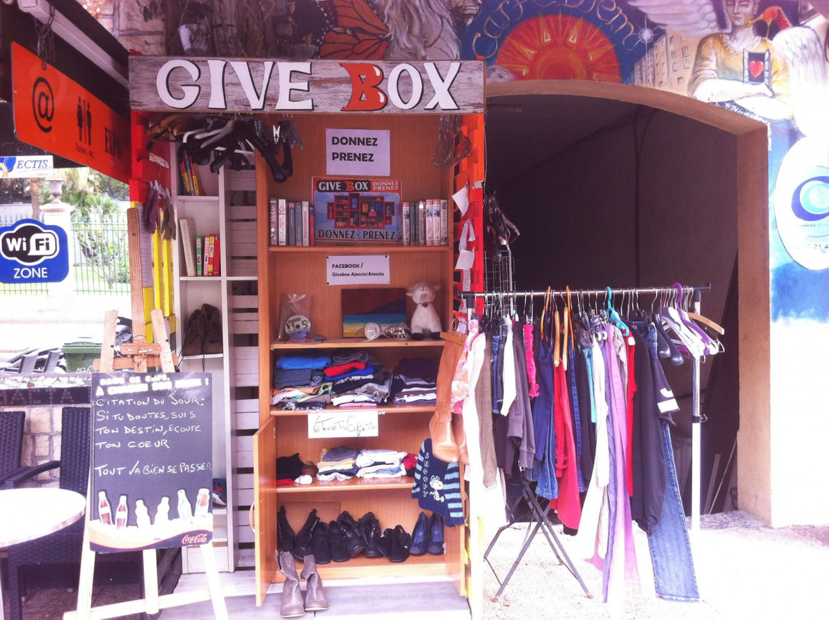 UNE VOITURE DANS LA GIVEBOX D’AJACCIO