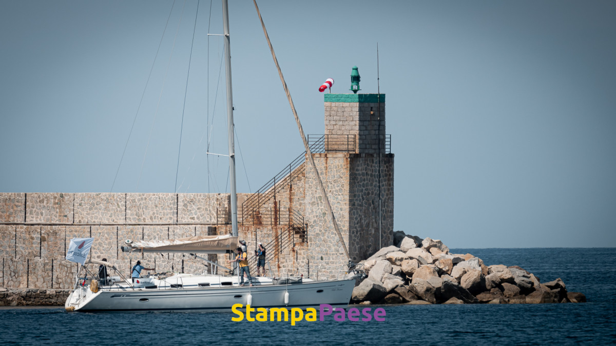 Un mini ferry à voile pour rejoindre la Corse au départ de Toulon : un pari  écologique