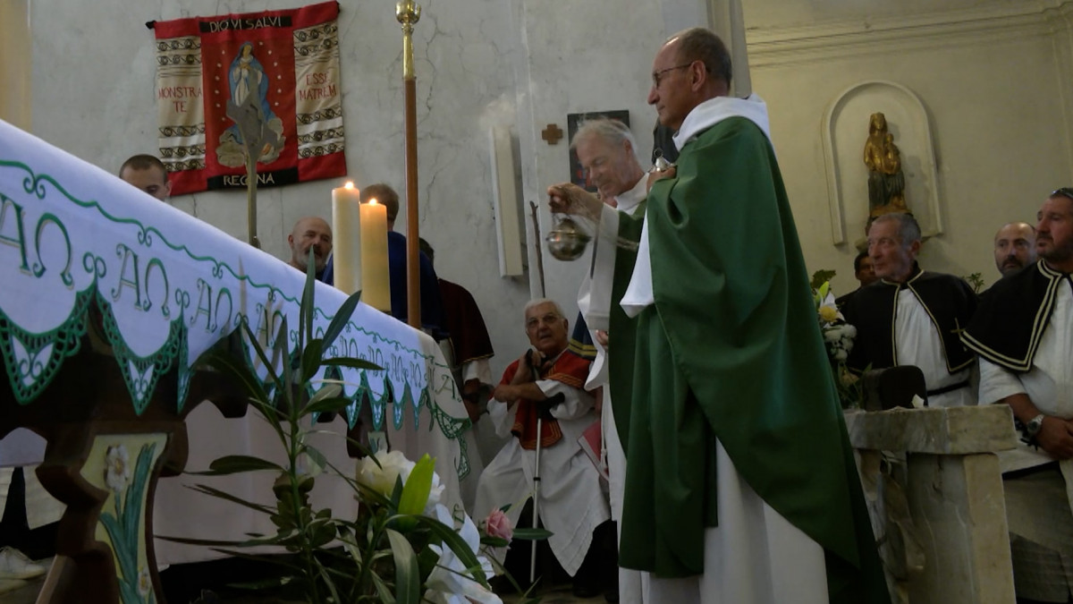 Le père Olvier-Marie a officié sa dernière messe dans une église comble