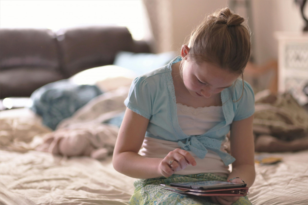 enfant et tablette