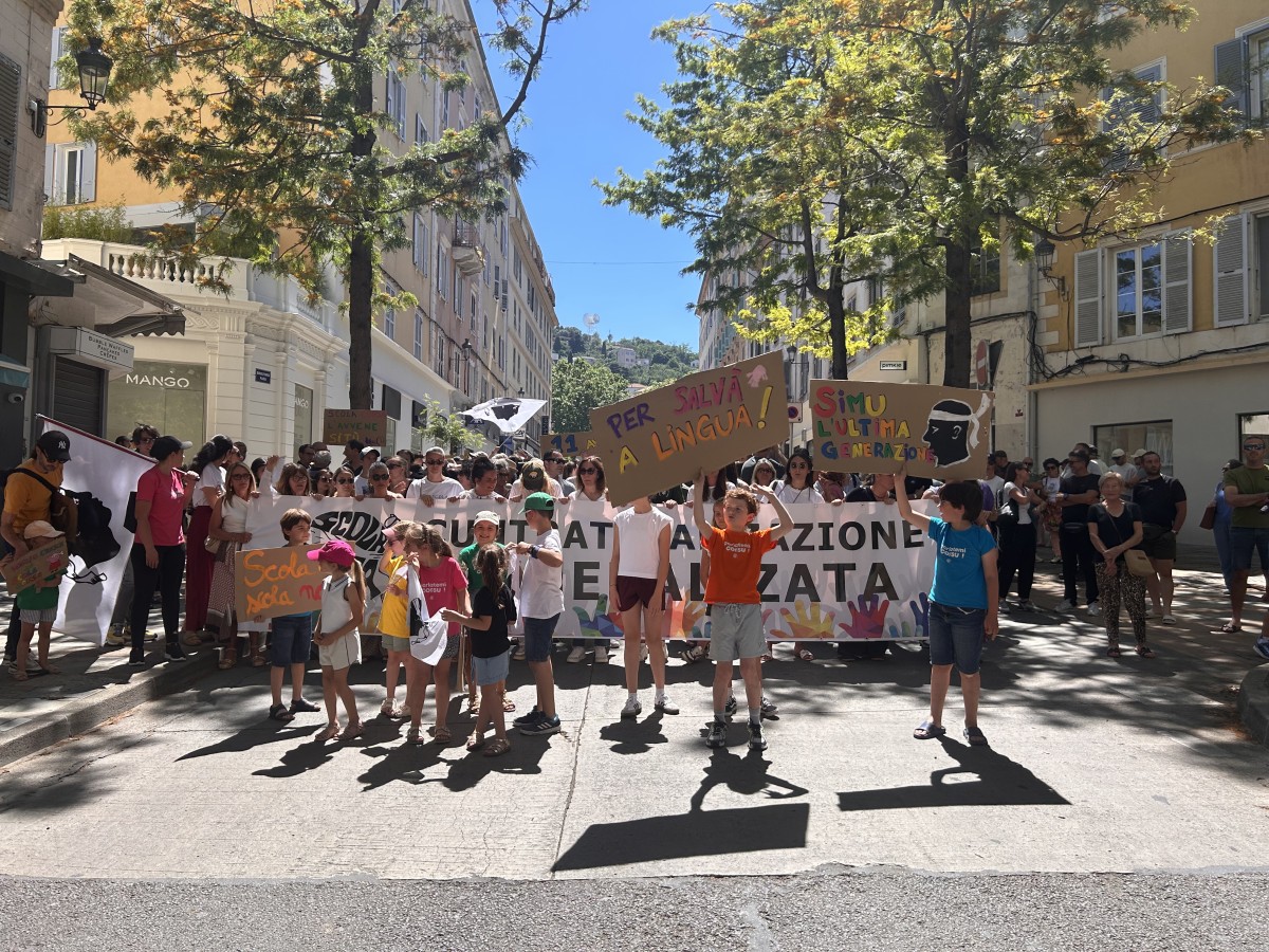 Manifestation Scola Corsa