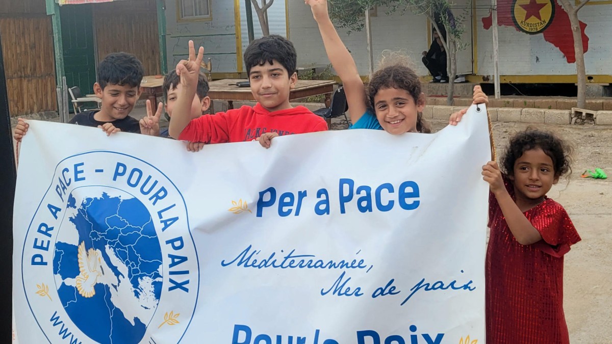 Solidarité : l'association corse Per a Pace au côté des exilés kurdes en Grèce