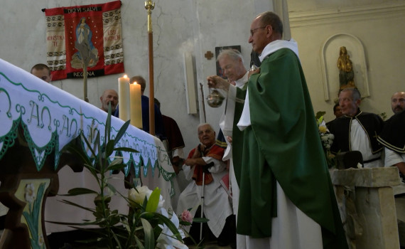 Le père Olvier-Marie a officié sa dernière messe dans une église comble