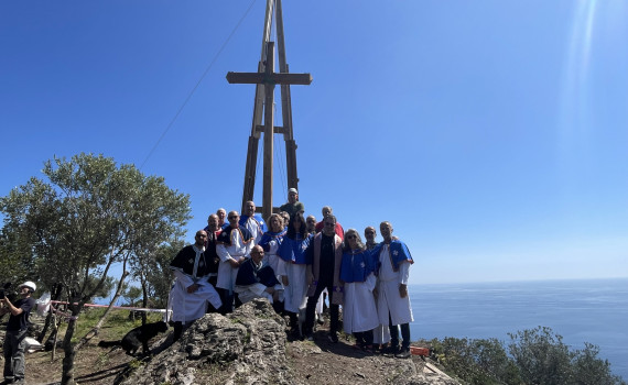 Sept Croix érigées en Corse par « SOS Calvaires ».