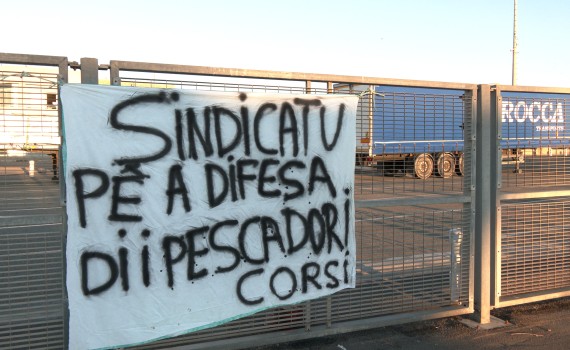 Blocage port de L'Isula