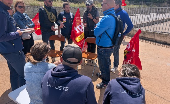 Mouvement de grève à La Poste de L'Île-Rousse : les facteurs maintiennent la pression