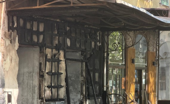 Bastia : Le Café de la Paix ravagé par les flammes en pleine nuit, la piste criminelle privilégiée
