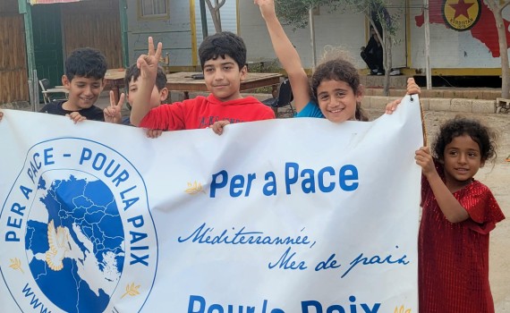 Solidarité : l'association corse Per a Pace au côté des exilés kurdes en Grèce