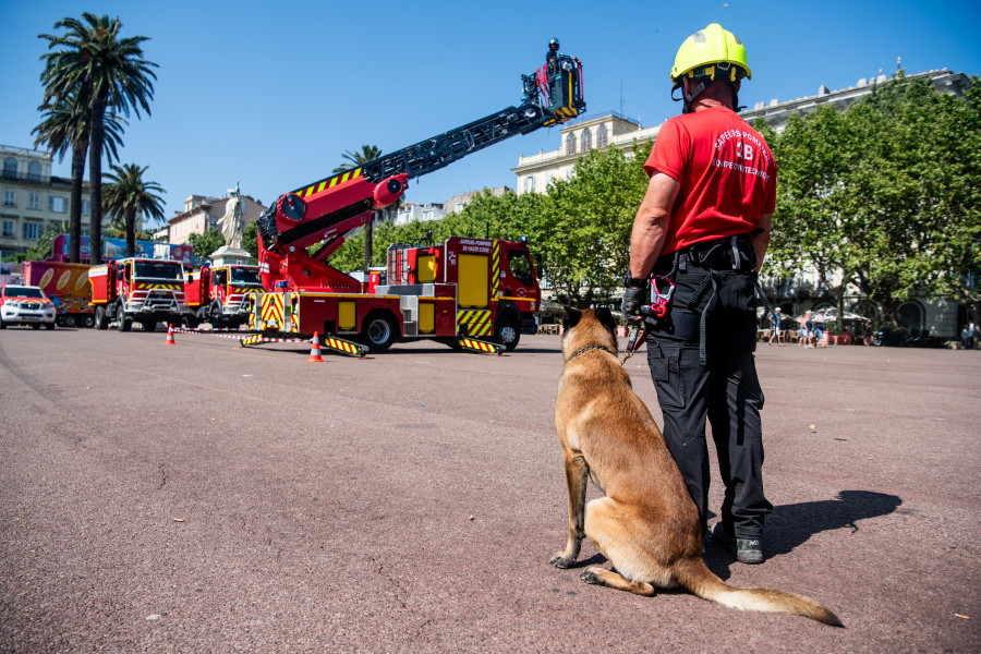 Démonstration des pompiers du SIS 2B