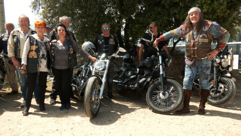 En sommeil au début des années 2000, les Desperados historiques et comptent aujourd'hui 300 membres ont repris leurs activités à la mort de Johnny Hallyday